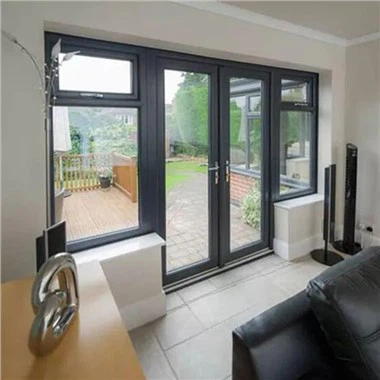 Alumiiniumist hingedega uksed